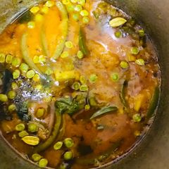 A picture of Aloo mutter capsicum gravy.