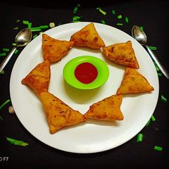 A picture of Pea potato samosa.
