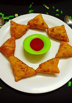 A picture of Pea potato samosa.