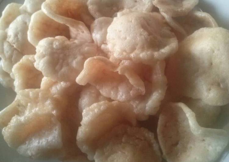 Kerupuk ikan cucut guriiih,.,rih,.ππ