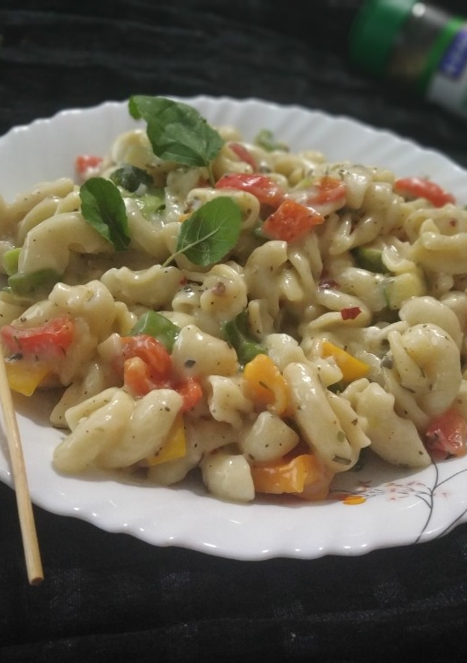 સફેદ સોસ પાસ્તા (white sauce pasta) રેસીપી મુખ્ય ફોટો