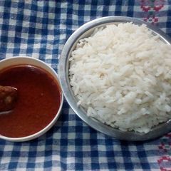 A picture of Simple tomato sauce and white rice.