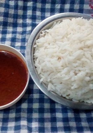 A picture of Simple tomato sauce and white rice.