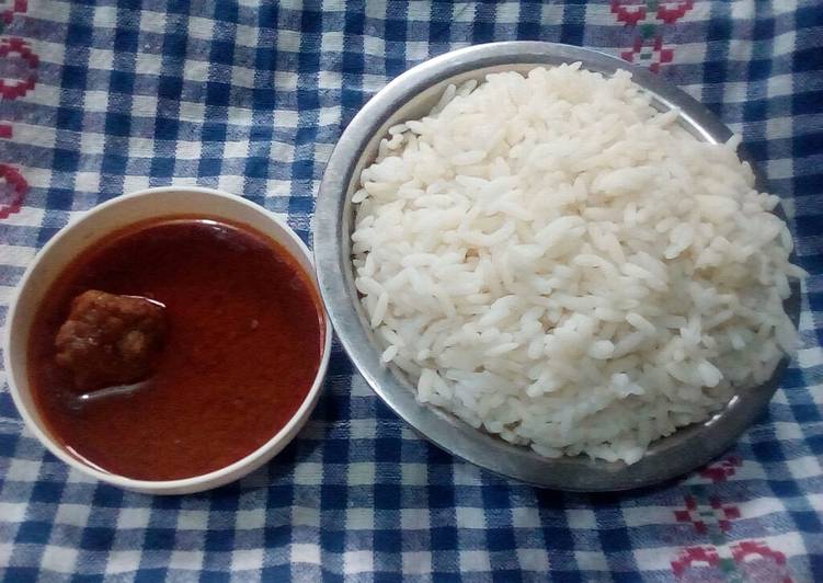 Simple tomato sauce and white rice