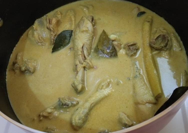 Opor ayam kampung