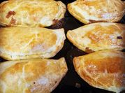 A picture of empanada de pollo