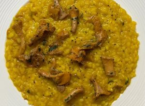 Foto di Risotto allo zafferano e finferli
