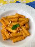 Pasta con crema di peperoni arrostiti, menta e bergamotto