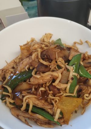 A picture of Chicken & mushroom with egg noodles 🍜.