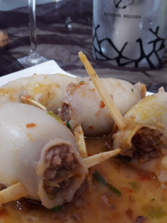 Una foto de Calamares rellenos de gambas