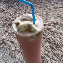 Rose And Chocolate Vanilla Milkshake A picture of Rose And Chocolate Vanilla Milkshake.