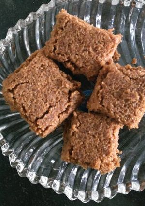 A picture of Steamed Parle-g cake.