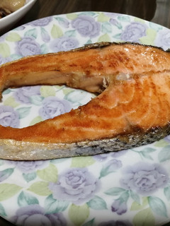 煎鮭魚(簡單料理) 的食譜成品照片