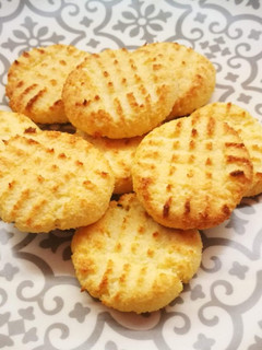 Diétás kókuszos túrókorong (cukor- és gluténmentes) recept fotója