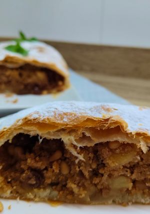 Foto principal de Strudel de manzana y piñones