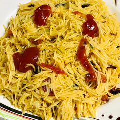 A picture of Emirates Macaroni with schezwan chutney seasoning.