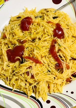 A picture of Emirates Macaroni with schezwan chutney seasoning.