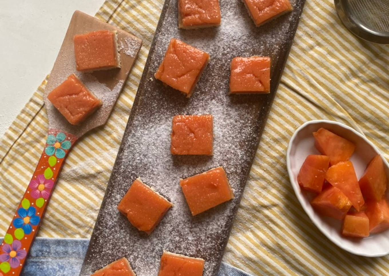 Cuadraditos de papaya con masa vegana sin lácteos