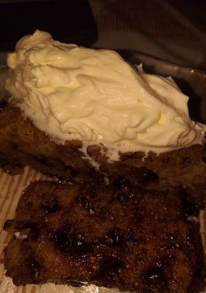 Una foto de Budín de pan de chocolate y crema