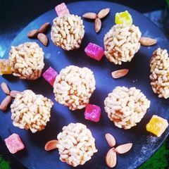 A picture of Puffed rice choco laddu.