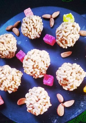A picture of Puffed rice choco laddu.