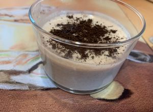 Foto principal de Natillas de chocolate blanco y oreo con Thermomix