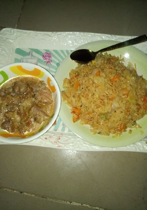 A picture of Jollof rice with pepper soup.
