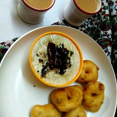 Medu vada/ ulunthu vadai A picture of Medu vada/ ulunthu vadai.
