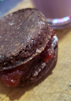 Una foto de Alfajores de cacao veganos