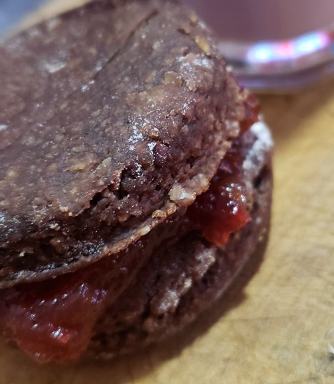 Una foto de Alfajores de cacao veganos