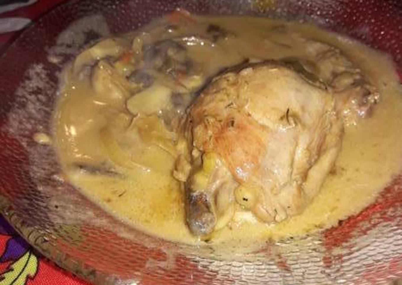 Pollo a la crema con champiñones