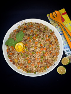 صورة لوصفة طبق الأرز بالجزر والبازلاء