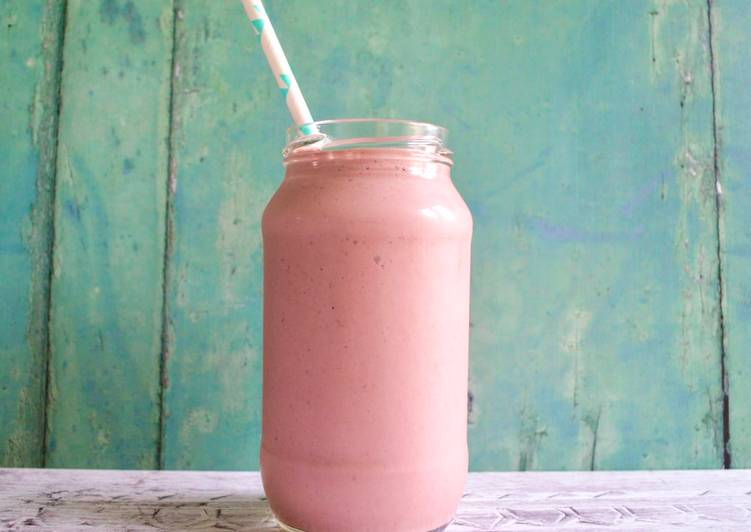 Recipe of Speedy Chocolate Strawberry Smoothie