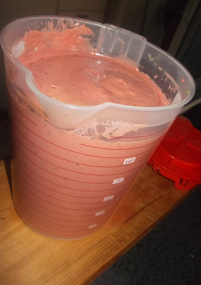 Una foto de Ensalada liquida de remolacha, pepino y aguacate
