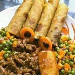 A picture of Chapati,beef,vegies.