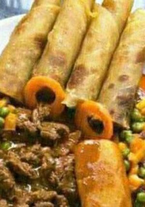 A picture of Chapati,beef,vegies.