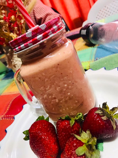 Una foto de Smoothie frutal light ♥️🍓🍍🍑