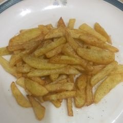 A picture of Potato fries 🥔🥔🍟.