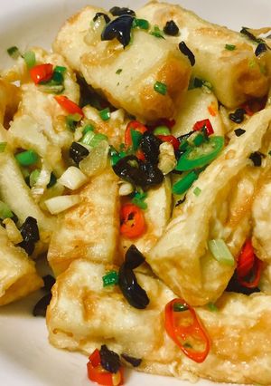 รูปของ เต้าหู้อ่อนผัดพริกเกลือมะกอกดำ椒盐乌榄炒豆腐 *อร่อยได้2แบบ