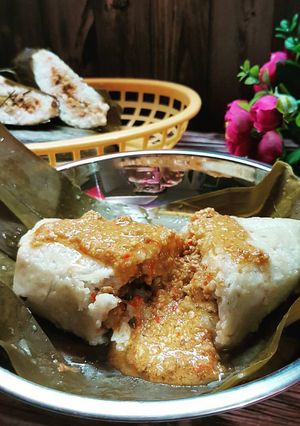 Foto resep LONTONG ONCOM RICE COOKER + SAMBEL KACANG NAMPOL