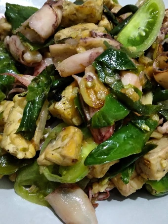 Cara Simple Membuat Resep  Tumis cumi asin tempe cabe hijau yang Enak Banget, Bikin Ketagihan