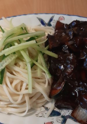 Hình của món Mỳ tương đen Hàn Quốc- Jajangmyeon (chay).