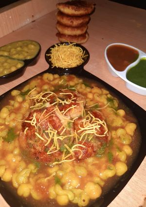 રગડા પેટીસ (Ragda Patties Recipe In Gujarati) રેસીપી મુખ્ય ફોટો