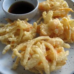 A picture of Prawn, Onion & Carrot ‘Kakiage’ Tempura.