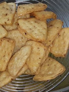 निमकी (Nimki recipe in Hindi) रेसिपी मुख्य फोटो