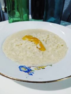 Una foto de Arroz con leche vegano (sin azúcar)🍚🌱