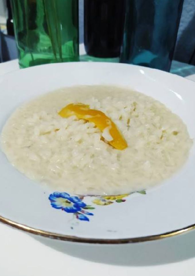 Una foto de Arroz con leche vegano (sin azúcar)🍚🌱