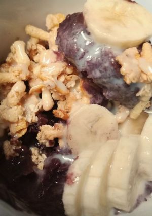 Una foto de Açai Con Granola y Frutas