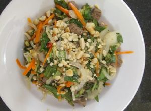Hình của món Gỏi bò bóp rau ngổ (Bố nấu).