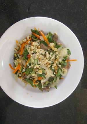 Hình của món Gỏi bò bóp rau ngổ (Bố nấu).